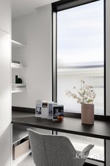 https://images.listonce.com.au/custom/160x/listings/35-rowen-street-glen-iris-vic-3146/984/01980984_img_27.jpg?NJFXjgGHD_A