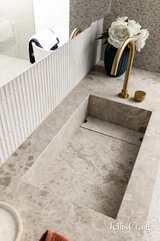 https://images.listonce.com.au/custom/160x/listings/35-rowen-street-glen-iris-vic-3146/984/01980984_img_29.jpg?4Mn-Mabux74