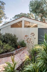 https://images.listonce.com.au/custom/160x/listings/35-tallow-wood-drive-greensborough-vic-3088/061/01622061_img_02.jpg?90-nsEC8CuE