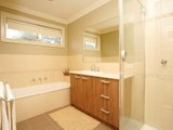 https://images.listonce.com.au/custom/160x/listings/353-terrigal-cres-kilsyth-vic-3137/169/01525169_img_06.jpg?vIWs1OIg-2A