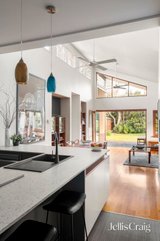 https://images.listonce.com.au/custom/160x/listings/354-north-road-brighton-east-vic-3187/200/01795200_img_07.jpg?hDC-Ty2-YUE