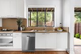 https://images.listonce.com.au/custom/160x/listings/3560-toorak-road-toorak-vic-3142/031/01797031_img_05.jpg?y0cQ8wJoHbA