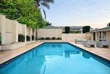 https://images.listonce.com.au/custom/160x/listings/359-st-kilda-street-brighton-vic-3186/562/01895562_img_07.jpg?BDI8_IJwOe4