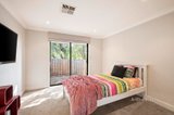 https://images.listonce.com.au/custom/160x/listings/36-bridges-avenue-mooroolbark-vic-3138/585/01700585_img_07.jpg?qdim4q7ojO0