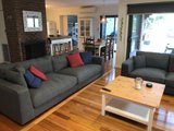 https://images.listonce.com.au/custom/160x/listings/36-canterbury-street-sorrento-vic-3943/006/01692006_img_11.jpg?gjaTGrTqRew