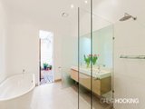 https://images.listonce.com.au/custom/160x/listings/36-ormond-road-elwood-vic-3184/606/01087606_img_08.jpg?dk2pfEdjI-8