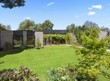 https://images.listonce.com.au/custom/160x/listings/36-pohlman-street-kyneton-vic-3444/032/01582032_img_24.jpg?w6_4vySye5I