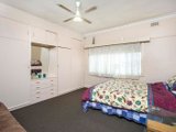 https://images.listonce.com.au/custom/160x/listings/36-roland-avenue-strathmore-vic-3041/037/00848037_img_06.jpg?sXLr4wvGYn0