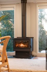 https://images.listonce.com.au/custom/160x/listings/36-timberglades-road-montrose-vic-3765/561/01700561_img_08.jpg?25-OCJgRKZo