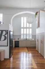 https://images.listonce.com.au/custom/160x/listings/36-webb-lane-east-melbourne-vic-3002/549/01700549_img_17.jpg?4d8dIGqf0XE