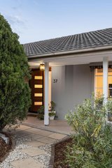 https://images.listonce.com.au/custom/160x/listings/37-eastgate-drive-greensborough-vic-3088/128/01706128_img_02.jpg?ODTnw-AVBHo