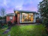 https://images.listonce.com.au/custom/160x/listings/37-glenbervie-road-strathmore-vic-3041/389/00847389_img_10.jpg?2baCmjYEyuM