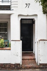 https://images.listonce.com.au/custom/160x/listings/37-grey-street-east-melbourne-vic-3002/484/01631484_img_02.jpg?HReHNX3diS0