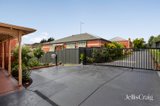 https://images.listonce.com.au/custom/160x/listings/37-herlihys-road-templestowe-lower-vic-3107/927/01871927_img_12.jpg?0CxbeJWV8yo