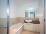 https://images.listonce.com.au/custom/160x/listings/37-pohlman-street-kyneton-vic-3444/640/01892640_img_08.jpg?OIFXOe-P1cE