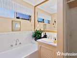 https://images.listonce.com.au/custom/160x/listings/37-the-avenue-montrose-vic-3765/953/01524953_img_24.jpg?ja6FVnXptYs