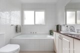 https://images.listonce.com.au/custom/160x/listings/371-wellington-street-kew-vic-3101/933/01752933_img_07.jpg?yBDb2g2WIrk