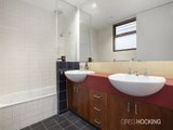 https://images.listonce.com.au/custom/160x/listings/376-montague-street-albert-park-vic-3206/916/01087916_img_10.jpg?081xqItFxRA