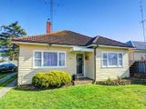 https://images.listonce.com.au/custom/160x/listings/38-alfred-street-redan-vic-3350/904/01575904_img_17.jpg?c3H4B5MS4rw