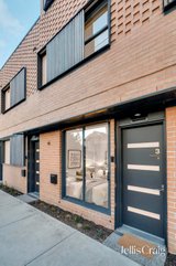 https://images.listonce.com.au/custom/160x/listings/38-barry-street-brunswick-vic-3056/530/01820530_img_16.jpg?LjnDJ88iqXs