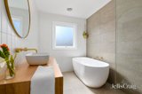 https://images.listonce.com.au/custom/160x/listings/38-bowen-street-kyneton-vic-3444/363/01939363_img_09.jpg?T1NQJPgDDnw