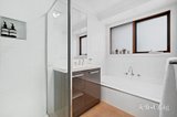 https://images.listonce.com.au/custom/160x/listings/38-east-street-daylesford-vic-3460/410/01947410_img_09.jpg?RVUmBnp1HiQ