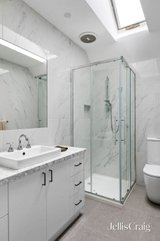 https://images.listonce.com.au/custom/160x/listings/38-gilbert-road-ivanhoe-vic-3079/188/01906188_img_09.jpg?8uKEzO4cl2k