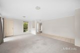 https://images.listonce.com.au/custom/160x/listings/38-pinoak-drive-yarra-glen-vic-3775/149/01810149_img_03.jpg?rmonRCr6oLk