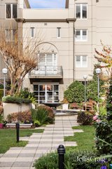 https://images.listonce.com.au/custom/160x/listings/38190-albert-street-east-melbourne-vic-3002/169/01933169_img_11.jpg?Xkqff327BE8