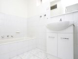 https://images.listonce.com.au/custom/160x/listings/385-merton-street-albert-park-vic-3206/243/01087243_img_05.jpg?2mYwpOPb_Xs