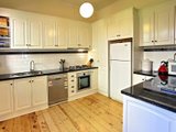 https://images.listonce.com.au/custom/160x/listings/387-barkly-street-elwood-vic-3184/700/01794700_img_06.jpg?eLR6G9zj4f8