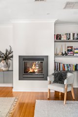 https://images.listonce.com.au/custom/160x/listings/387-mascoma-street-strathmore-heights-vic-3041/754/01723754_img_15.jpg?rbiwmykQvwo