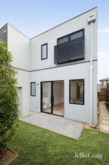https://images.listonce.com.au/custom/160x/listings/388-winyard-drive-mooroolbark-vic-3138/651/01820651_img_10.jpg?_gP-e-v8tOQ