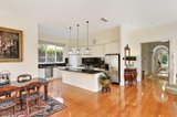 https://images.listonce.com.au/custom/160x/listings/389-barkers-road-kew-vic-3101/070/00322070_img_07.jpg?SgfDKhV7vQQ