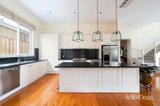 https://images.listonce.com.au/custom/160x/listings/389-barkers-road-kew-vic-3101/189/01949189_img_10.jpg?hHuitWo9BeA
