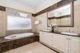 https://images.listonce.com.au/custom/160x/listings/389-barkers-road-kew-vic-3101/189/01949189_img_19.jpg?83HMPT0bxs4