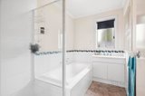 https://images.listonce.com.au/custom/160x/listings/38a-caroline-chisholm-drive-kyneton-vic-3444/090/01896090_img_06.jpg?Jwi_9a8qhtM