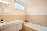 https://images.listonce.com.au/custom/160x/listings/39-glen-street-hawthorn-vic-3122/491/01172491_img_08.jpg?RIK5tWVe2qY