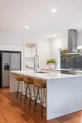 https://images.listonce.com.au/custom/160x/listings/39-highton-street-ringwood-east-vic-3135/750/01726750_img_05.jpg?Zoo-2WsVjY4