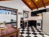https://images.listonce.com.au/custom/160x/listings/39-lyell-street-south-melbourne-vic-3205/162/01087162_img_05.jpg?Deo30Y7HTOo
