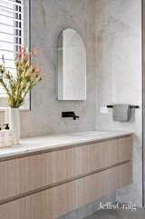 https://images.listonce.com.au/custom/160x/listings/39-ogilvie-street-essendon-vic-3040/241/01943241_img_17.jpg?qKyhvGlLyPs
