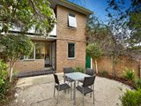 https://images.listonce.com.au/custom/160x/listings/390-liddiard-street-hawthorn-vic-3122/550/01684550_img_10.jpg?VNGALQggPoE