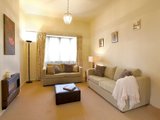 https://images.listonce.com.au/custom/160x/listings/391-barkly-street-elwood-vic-3184/702/01794702_img_09.jpg?m1ddn73aAIk
