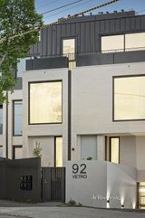 https://images.listonce.com.au/custom/160x/listings/392-church-street-hawthorn-vic-3122/957/01610957_img_10.jpg?TCtbAv2lQFo