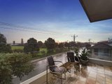 https://images.listonce.com.au/custom/160x/listings/395-ormond-esplanade-elwood-vic-3184/556/01793556_img_07.jpg?c7kQWxRFL4s