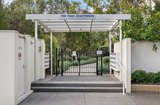 https://images.listonce.com.au/custom/160x/listings/396-graham-street-port-melbourne-vic-3207/310/01704310_img_13.jpg?0PAR6pMZsVY