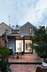 https://images.listonce.com.au/custom/160x/listings/398-cardigan-street-carlton-vic-3053/586/01185586_img_09.jpg?DVNZYQgqw5s