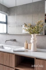 https://images.listonce.com.au/custom/160x/listings/39a-luckins-road-bentleigh-vic-3204/839/01810839_img_13.jpg?SN1cPk5pE70