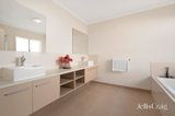 https://images.listonce.com.au/custom/160x/listings/3a-glenvill-court-templestowe-vic-3106/732/01904732_img_09.jpg?oFEJa-XHZqs