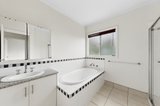 https://images.listonce.com.au/custom/160x/listings/3a-hemingford-road-bentleigh-east-vic-3165/208/01909208_img_07.jpg?W6VJ3Tlmaxw